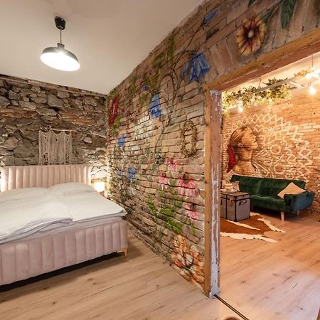 ברטיסלאבה Accommodation At The Folklore Apartment מראה חיצוני תמונה
