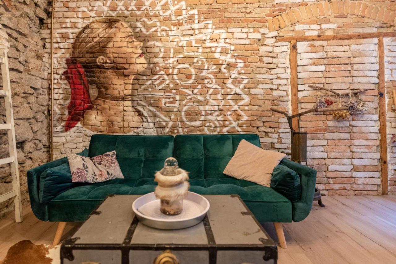 ברטיסלאבה Accommodation At The Folklore Apartment מראה חיצוני תמונה
