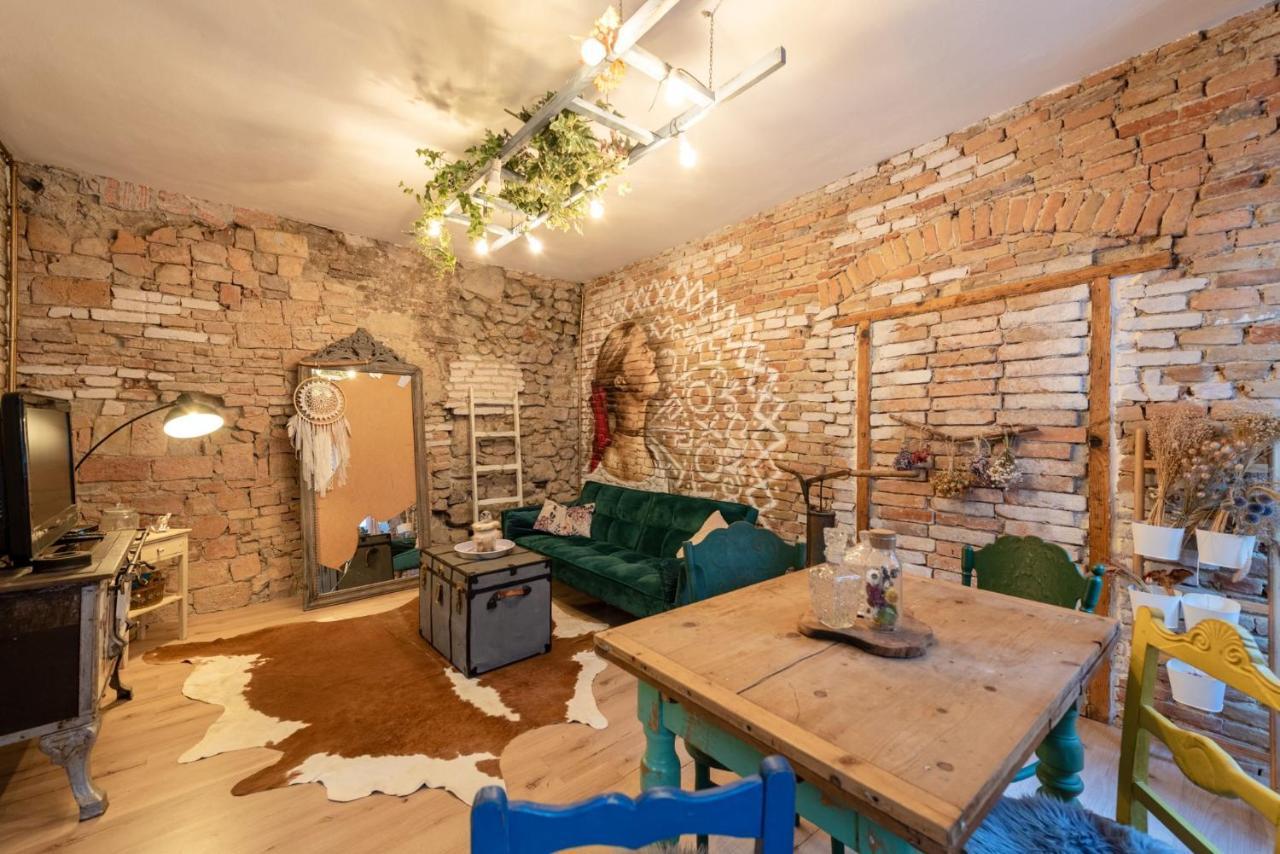 ברטיסלאבה Accommodation At The Folklore Apartment מראה חיצוני תמונה
