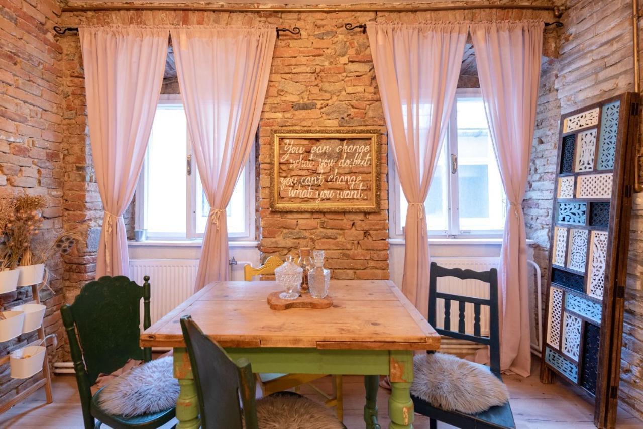 ברטיסלאבה Accommodation At The Folklore Apartment מראה חיצוני תמונה