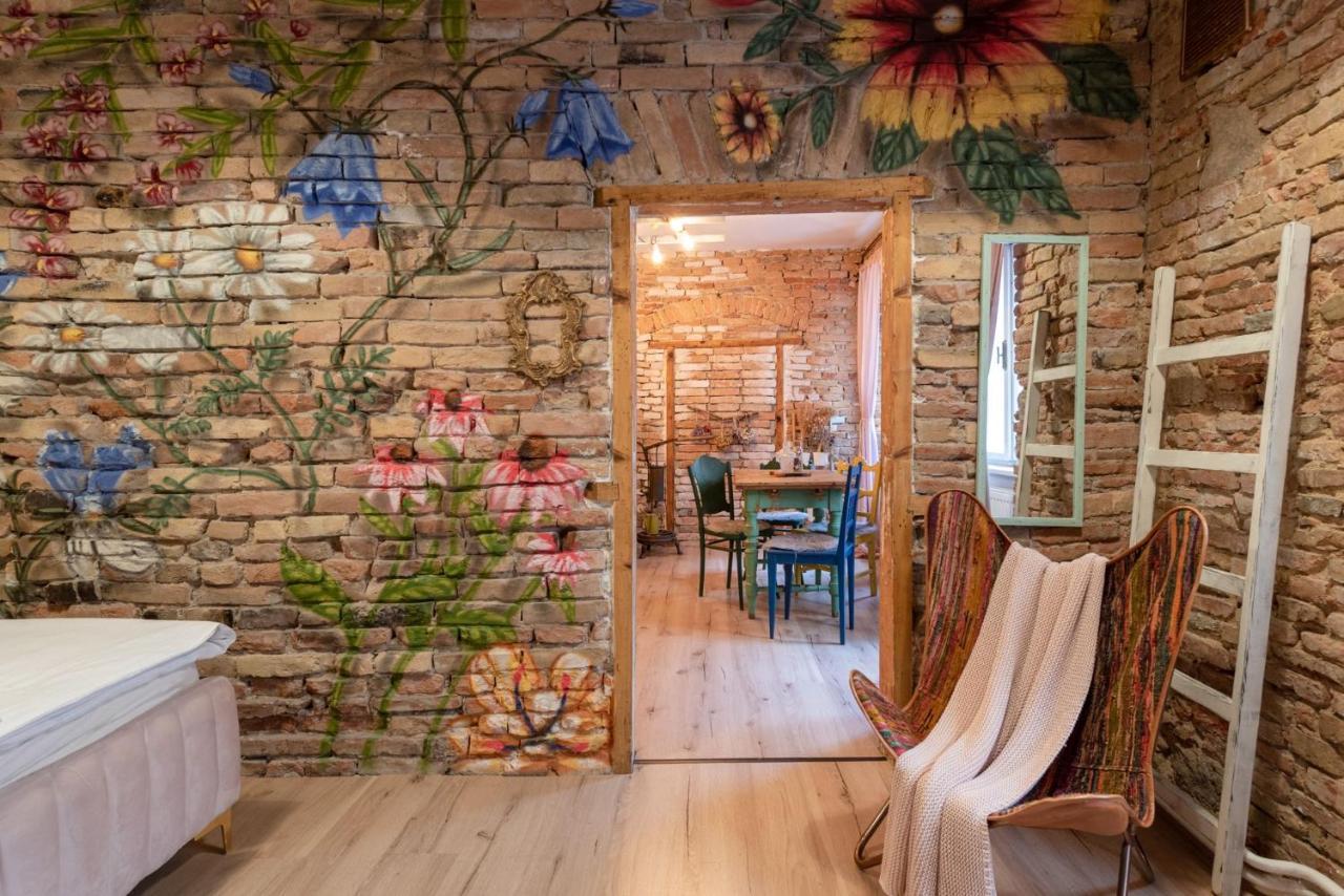 ברטיסלאבה Accommodation At The Folklore Apartment מראה חיצוני תמונה