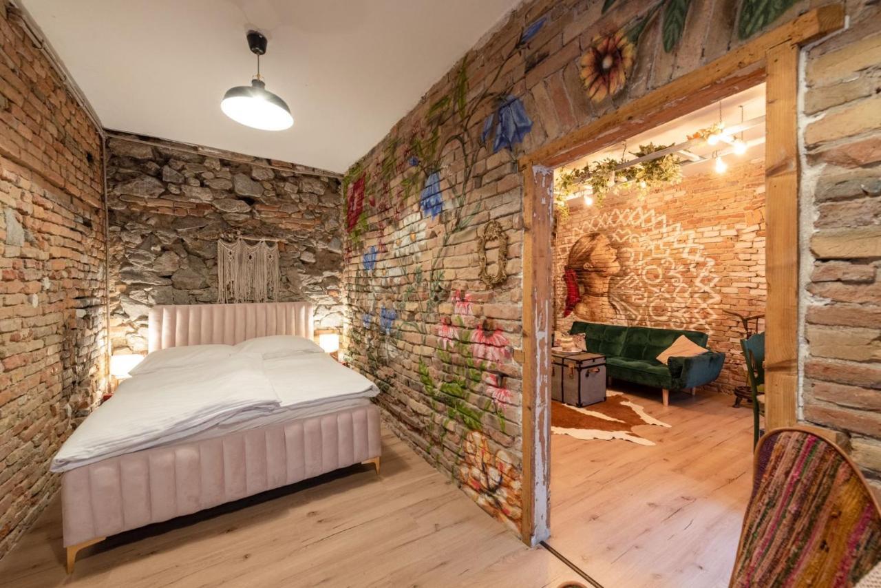 ברטיסלאבה Accommodation At The Folklore Apartment מראה חיצוני תמונה