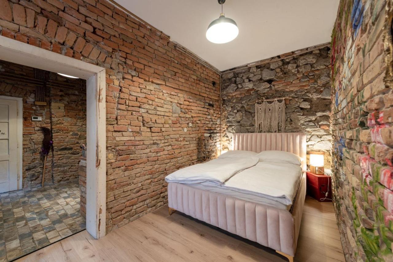 ברטיסלאבה Accommodation At The Folklore Apartment מראה חיצוני תמונה