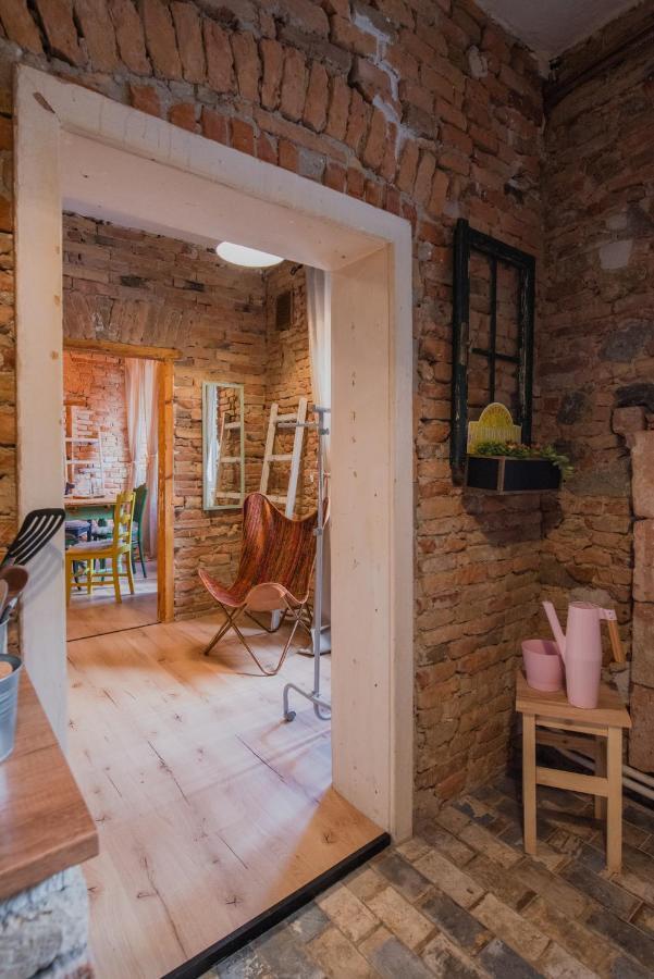 ברטיסלאבה Accommodation At The Folklore Apartment מראה חיצוני תמונה